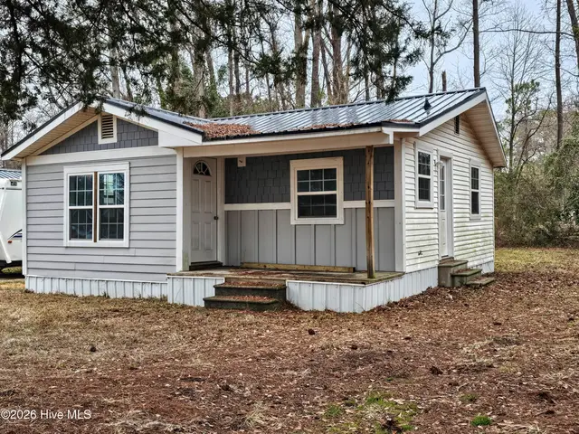 410 Devane Street, Wallace, NC 28466