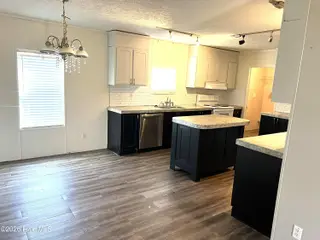 4609 Tammy Lane, Wilson, NC 27893 — 4-bedroom manufactured home in Parkside, Wilson, NC, photo 4 of 15: Kitchen