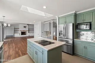 995 Chadwick Shores Drive, Sneads Ferry, NC 28460 – photo 10: 51_kitchen