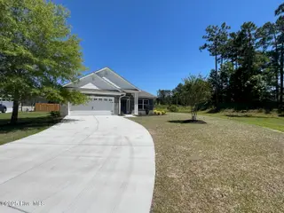 1237 Mandevilla Drive SE, Bolivia, NC 28422 – photo 7: Driveway