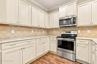 1676 Cambria Drive B, Greenville, NC 27834 – photo 19: 16-web-or-mls-IMG_0017_edit