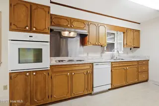 3030 Fairway Road, Morehead City, NC 28557 – photo 11: 12-web-or-mls-1S3A9086