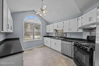 107 Innisbrook Court, New Bern, NC 28562 — 3-bedroom home in Greenbrier, New Bern, NC, photo 10 of 38: 7-web-or-mls-0C0A6826