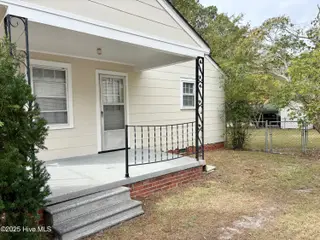 901 S Andrews Avenue, Goldsboro, NC 27530 — 2-bedroom home in Woodford, Goldsboro, NC, photo 3 of 11: IMG_9081