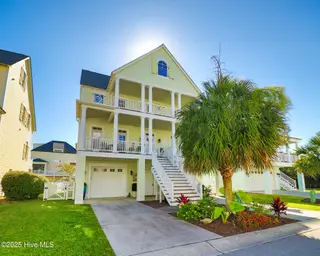 221 Sound Side Drive, Atlantic Beach, NC 28512 — 5-bedroom home in Bay Ridge, Atlantic Beach, NC, photo 2 of 60: 221 Soundside Drive