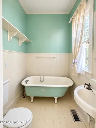 15 Mccaskill Road W, Pinehurst, NC 28374 – photo 6: Bedroom 1 Bathroom