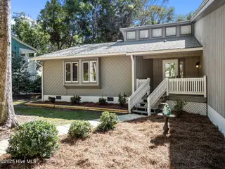 131 Oakleaf Drive, Pine Knoll Shores, NC 28512 – photo 2: Entrance