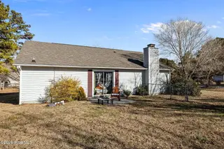 305 Tassel Court, Hubert, NC 28539 — 3-bedroom home in Ole Mill Village, Hubert, NC, photo 2 of 17