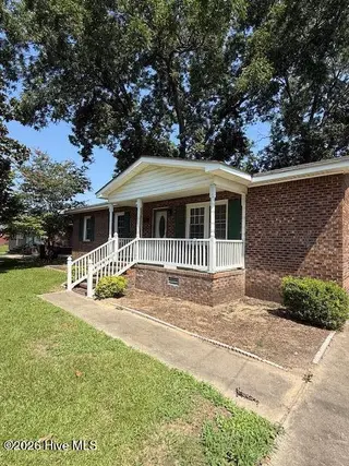 704 W 3rd Street, Washington, NC 27889 – photo 2: Front View