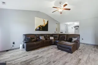 2820 Walter Drive, New Bern, NC 28562 – photo 5: Living Room