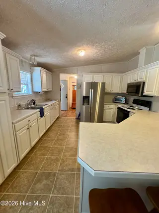 616 7th Street SE, Bolivia, NC 28422 — 3-bedroom manufactured home in Sunset Harbor, Bolivia, NC, photo 6 of 24