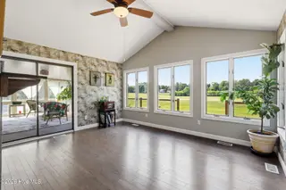 833 Pelican Drive, New Bern, NC 28560 – photo 9: Sunroom with wall of Windows