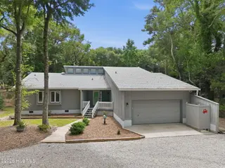 131 Oakleaf Drive, Pine Knoll Shores, NC 28512 – photo 1: Main
