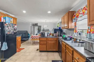 222 Busch Drive, Richlands, NC 28574 — 3-bedroom manufactured home in Jenkins Creek, Richlands, NC, photo 18 of 38