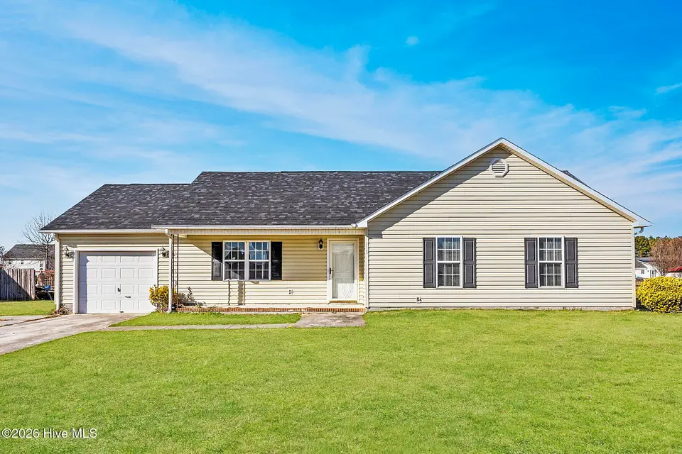 119 Annie Road, Richlands, NC 28574 – photo 1 of 36: 1-web-or-mls-IMG_6107