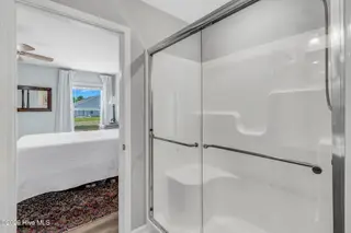 4901 Abbington Oaks Way SE, Southport, NC 28461 — 3-bedroom home in Groves at Southport, Southport, NC, photo 17 of 31: Primary Bath