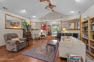 404 Hillcrest Drive, Morehead City, NC 28557 – photo 10: 21-web-or-mls-1S3A0649