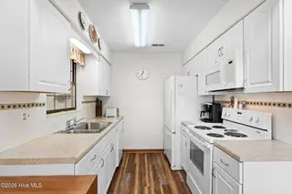 505 Country Club Villa Drive # 5, Shallotte, NC 28470 – photo 14: Kitchen