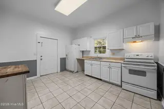 506 Wooster Street, Wilmington, NC 28401 – photo 7: 13-web-or-mls-IMG_9055