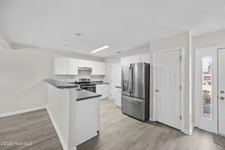 3967 Winds Ridge Drive, Wilmington, NC 28409 — 3-bedroom townhome in Winds Ridge, Wilmington, NC, photo 10 of 54: 11_kitchen