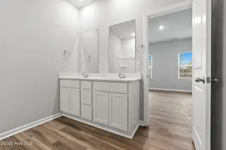 604 S Squires Run Lane, Richlands, NC 28574 – photo 24: Master Bathroom