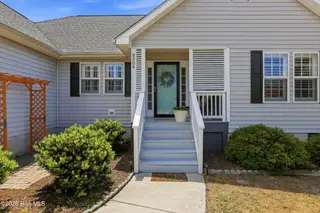 8504 Lakeview Drive, Wilmington, NC 28412 – photo 7: 4_8504_lakeview_dr_004