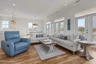 1607 W Fort Macon Road, Atlantic Beach, NC 28512 – photo 7: Living Room