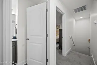 905 Walnut Street, Wilmington, NC 28401 – photo 19: 21_hallway