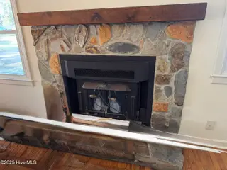 121 Laurel Drive, Wilmington, NC 28401 — 3-bedroom home in Wrightsboro Acres, Wilmington, NC, photo 4 of 18: Laurel Fireplace
