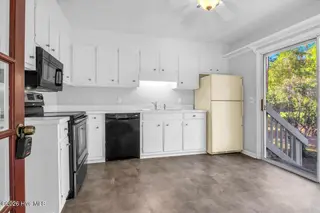 4 Lakeview Court, Calabash, NC 28467 — 2-bedroom home in Carolina Shores, Calabash, NC, photo 12 of 32