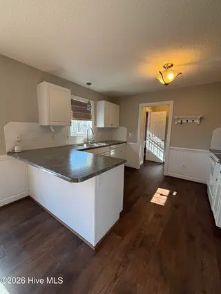 498 Primrose Lane, Winterville, NC 28590 – photo 5: kitchen 2