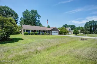 217 Pinewood Drive, New Bern, NC 28562 – photo 6: 06-217_pinewood-38