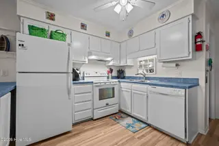 301 E Commerce Way Road 357, Atlantic Beach, NC 28512 – photo 9: Kitchen