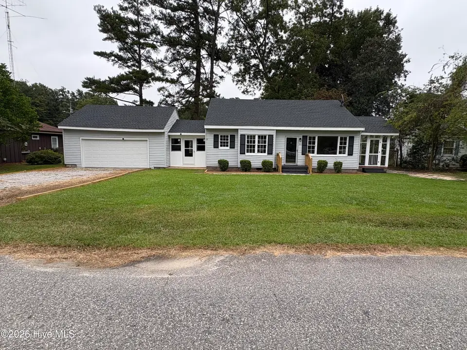 303 Dallas Avenue, Lake Waccamaw, NC 28450 — 3-bedroom home, Lake Waccamaw, NC, photo 1 of 40: Front of Home