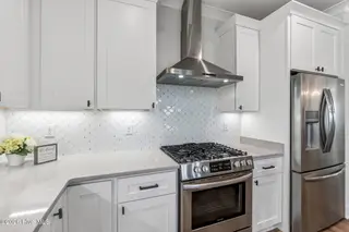 8124 Lakeview Drive, Wilmington, NC 28412 – photo 11: Kitchen