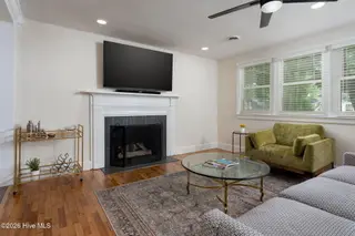 8 N 23rd Street, Wilmington, NC 28405 — 3-bedroom home, Wilmington, NC, photo 7 of 34: living-room-01e