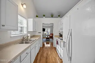 2924 Flintridge Drive, Greenville, NC 27834 – photo 14: 18-web-or-mls-BLS_0024