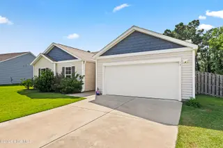 19 Evian Court, Hampstead, NC 28443 — 3-bedroom home in Hope Creek, Hampstead, NC, photo 12 of 49