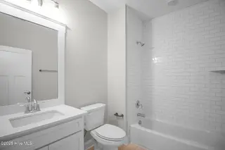 201 Windswept Lane, Beaufort, NC 28516 – photo 21: Full Bath