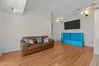 2014 Center Avenue, New Bern, NC 28560 – photo 15: Living Room