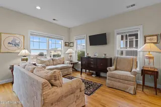 672 Ocean Boulevard W, Holden Beach, NC 28462 – photo 9: 18-web-or-mls-BTS06251