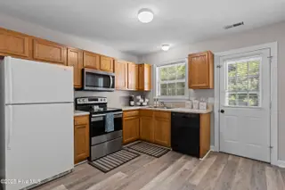806 Springwood Drive, Jacksonville, NC 28546 – photo 8: 08