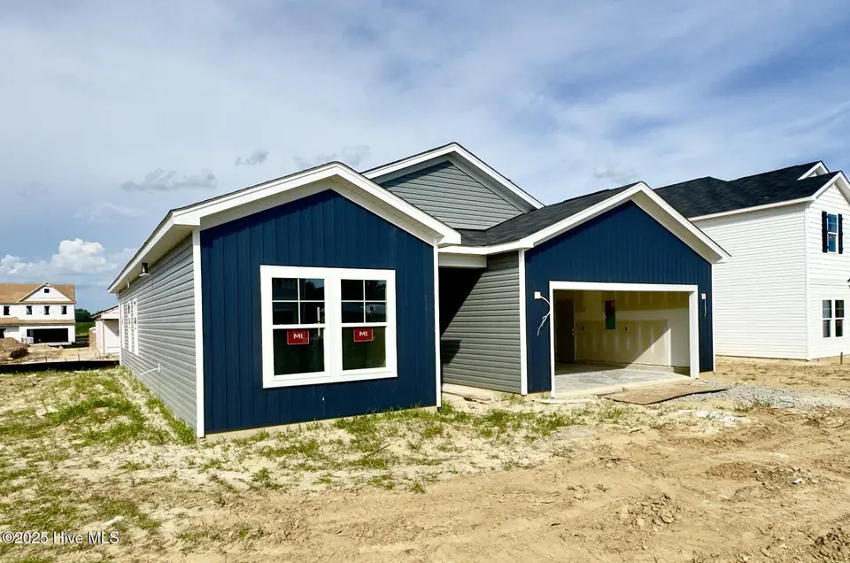 603 S Squires Run Lane, Richlands, NC 28574 – photo 1 of 31: Home Front