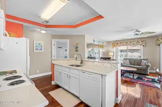 908 Resort Circle Unit 512, Sunset Beach, NC 28468 — 2-bedroom condo in Colony II, Sunset Beach, NC, photo 8 of 39: Kitchen