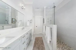 3211 Oceanic Bay Drive, Southport, NC 28461 — 4-bedroom home in St James, Southport, NC, photo 20 of 38: Primary Bath
