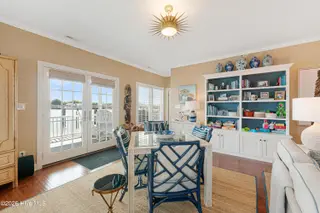 122 Front Street & Slip #5, Beaufort, NC 28516 — 4-bedroom home, Beaufort, NC, photo 21 of 63: Sitting area