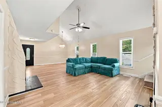 204 Little John Lane, Havelock, NC 28532 – photo 5: 27-web-or-mls-DSC_6340