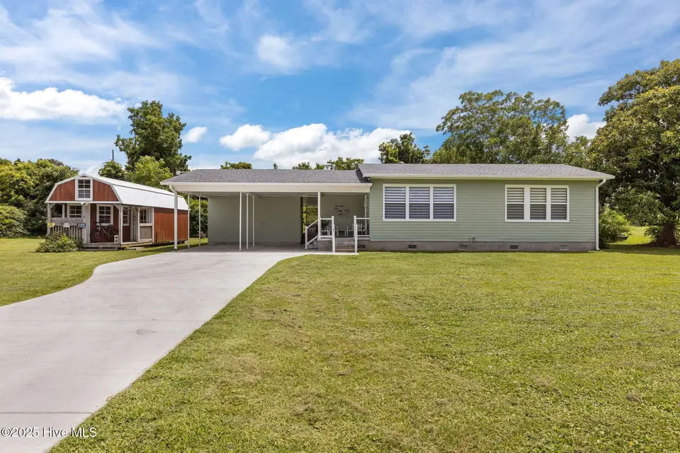 1198 Highway 101, Beaufort, NC 28516 – photo 1 of 1: 1-web-or-mls-1S3A2270