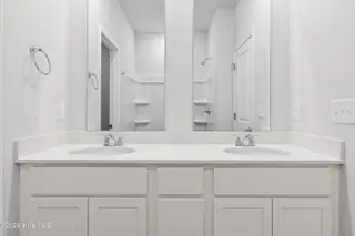 613 S Squires Run Lane, Richlands, NC 28574 – photo 24: Master Bathroom