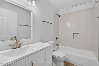4516 Castle Hayne Road, Castle Hayne, NC 28429 — 2-bedroom home, Castle Hayne, NC, photo 19 of 44: 4516CastleHayneRoad-17